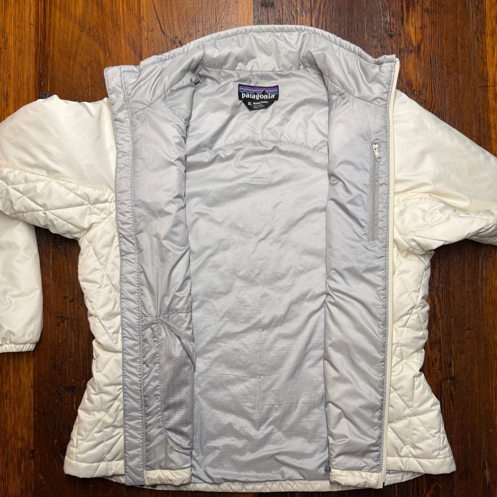 Patagonia Women's White Quilted Puffer Jacket - Picture 3 of 9